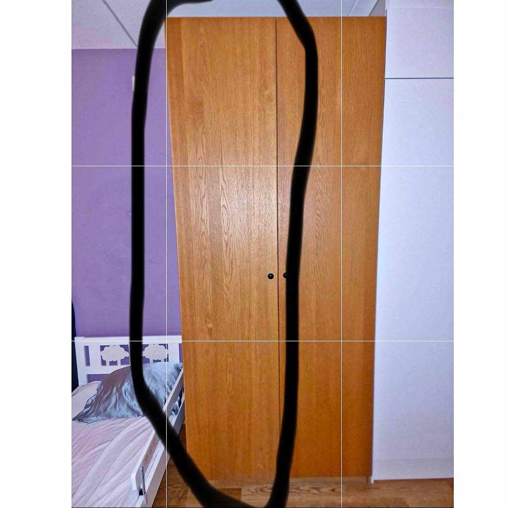 image of Small closet - 