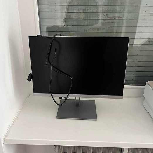 image of Giving away screen - Berlin
