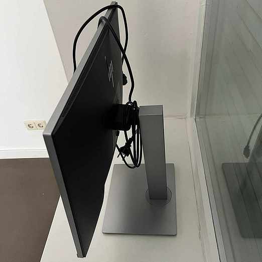 image of Giving away screen - Berlin