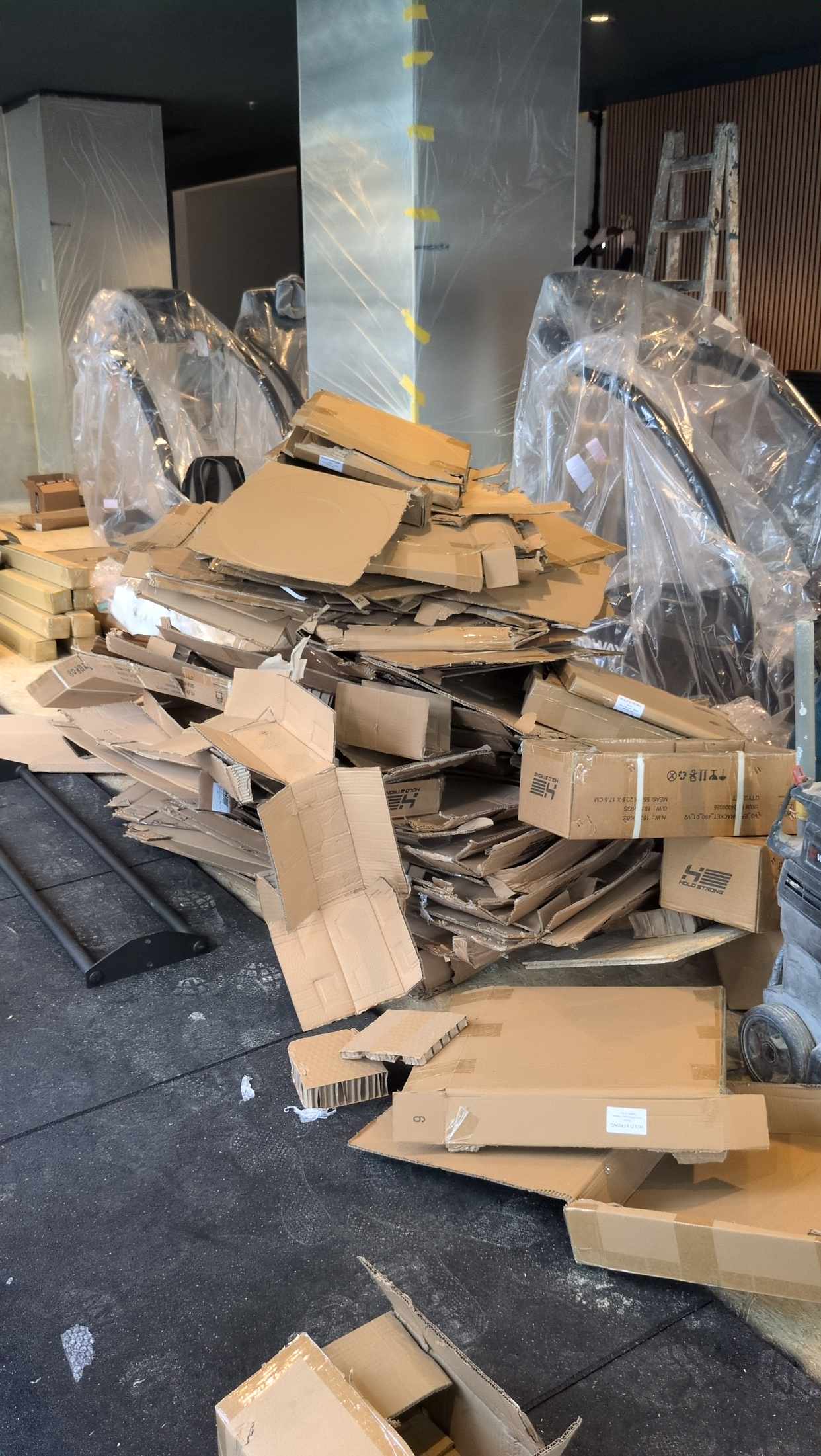 image of Empty boxes - Berlin