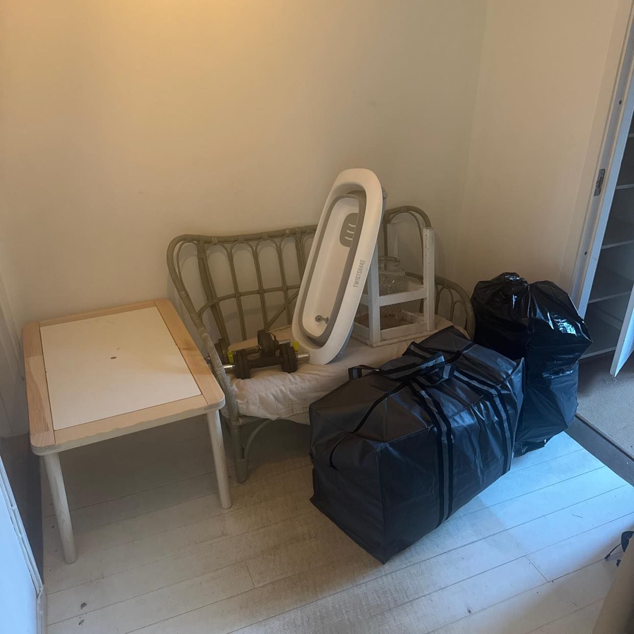 image of Grejer som ska slängas! - Skarpnäck