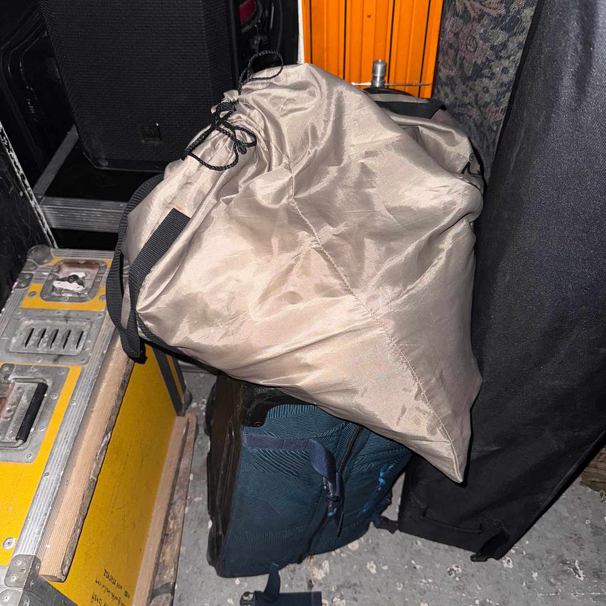 image of 3 suitcases, 4 boxes - 