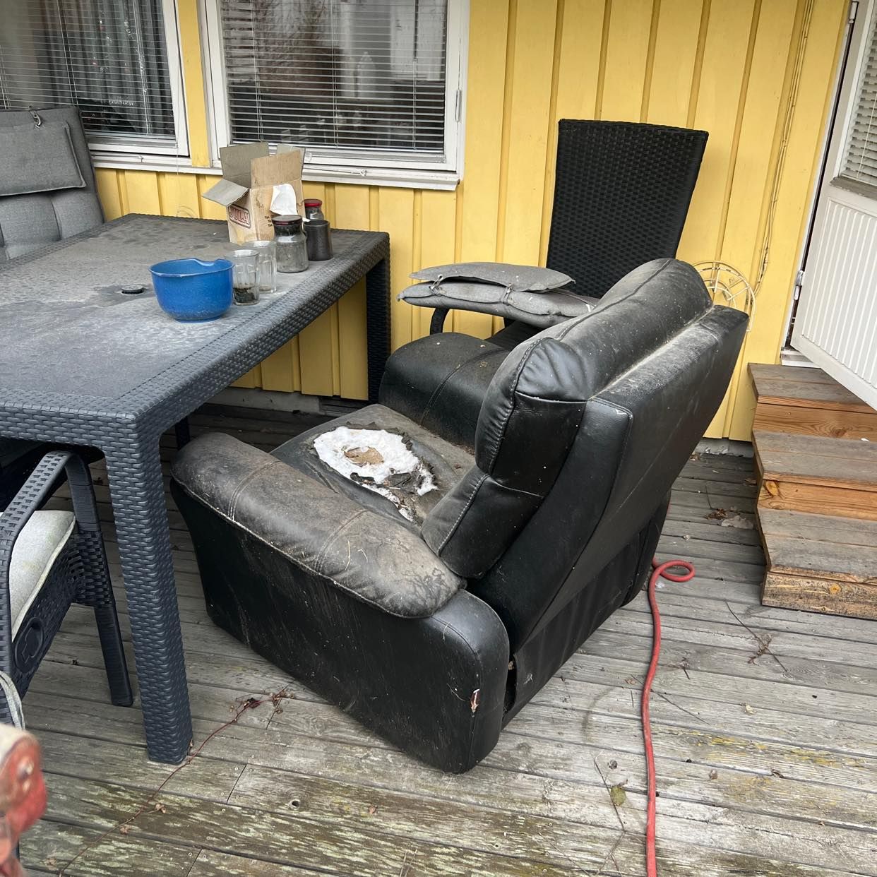 image of Två fåtöljer till tippen - Sollentuna