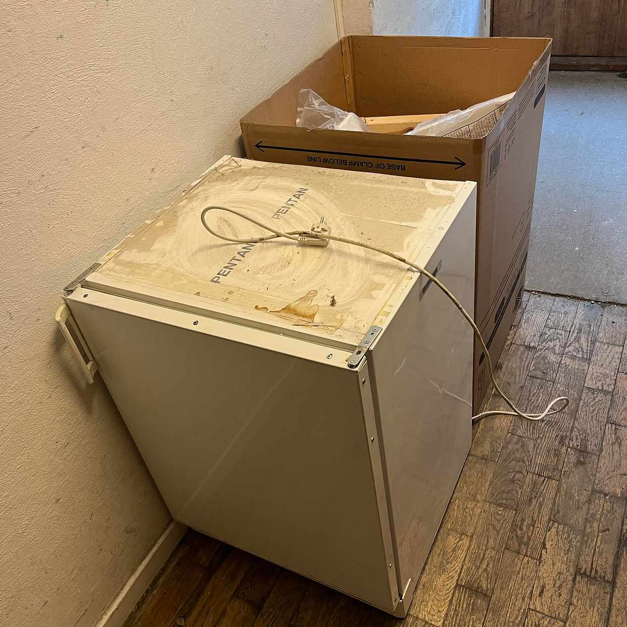 image of Fridge cardboard plastic - Stockholm