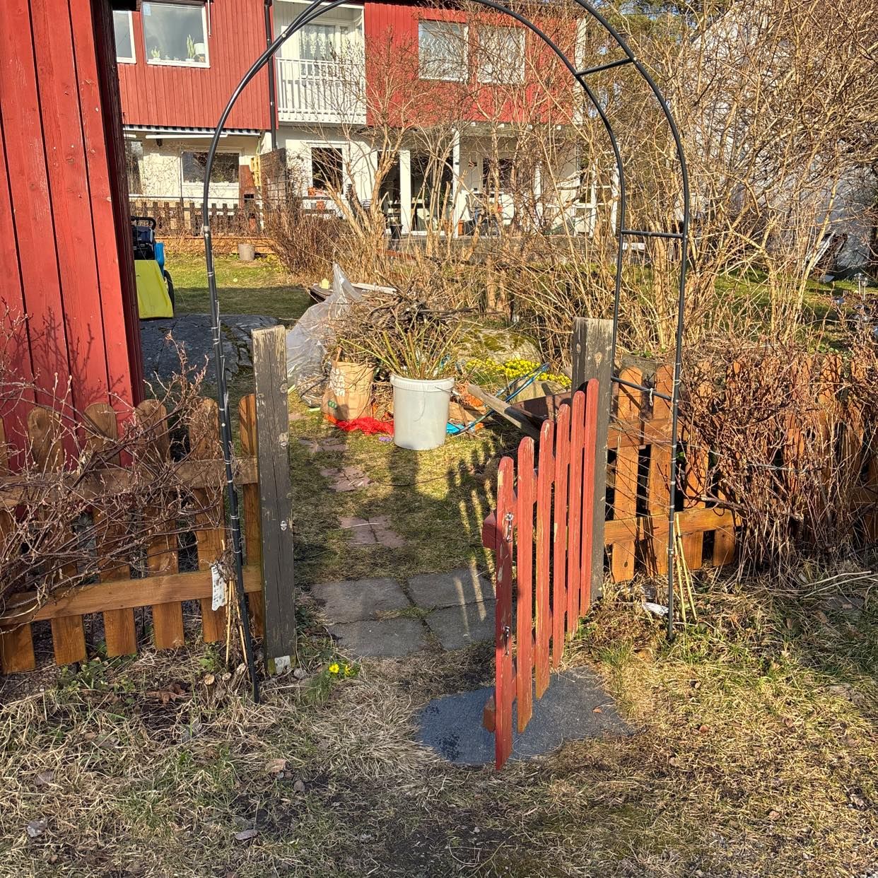 image of Trädgårdsavfall & plast - Hässelby