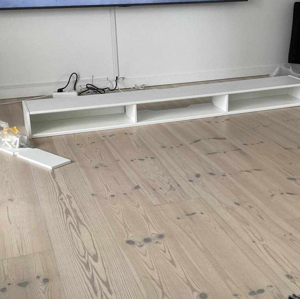 image of Tv-bänk - 