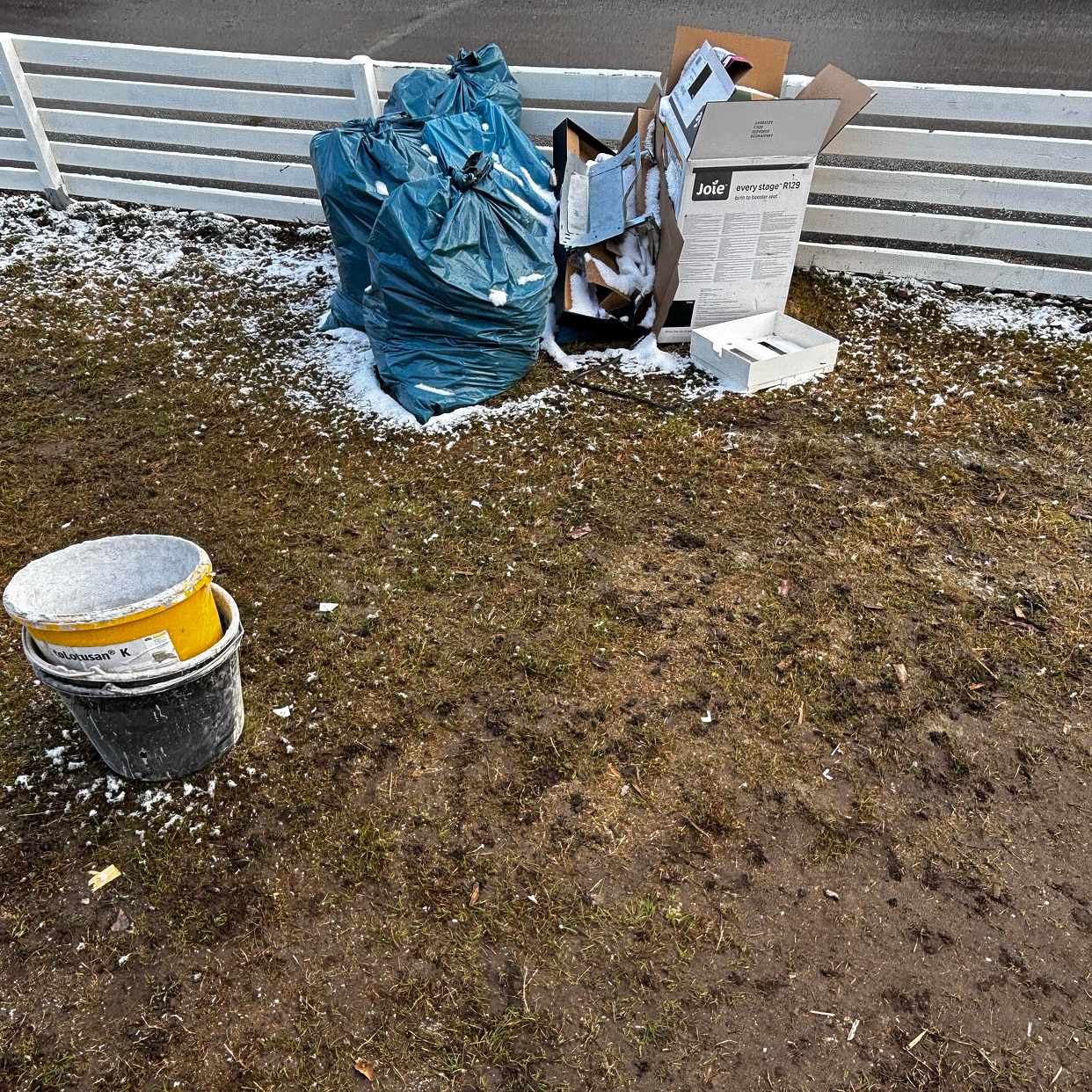 image of Tomtgräns vid staketet - Haninge