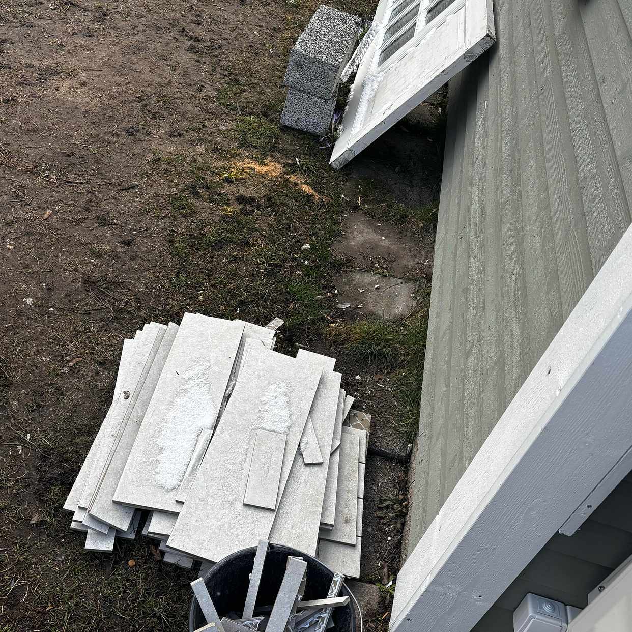 image of Tomtgräns vid staketet - Haninge