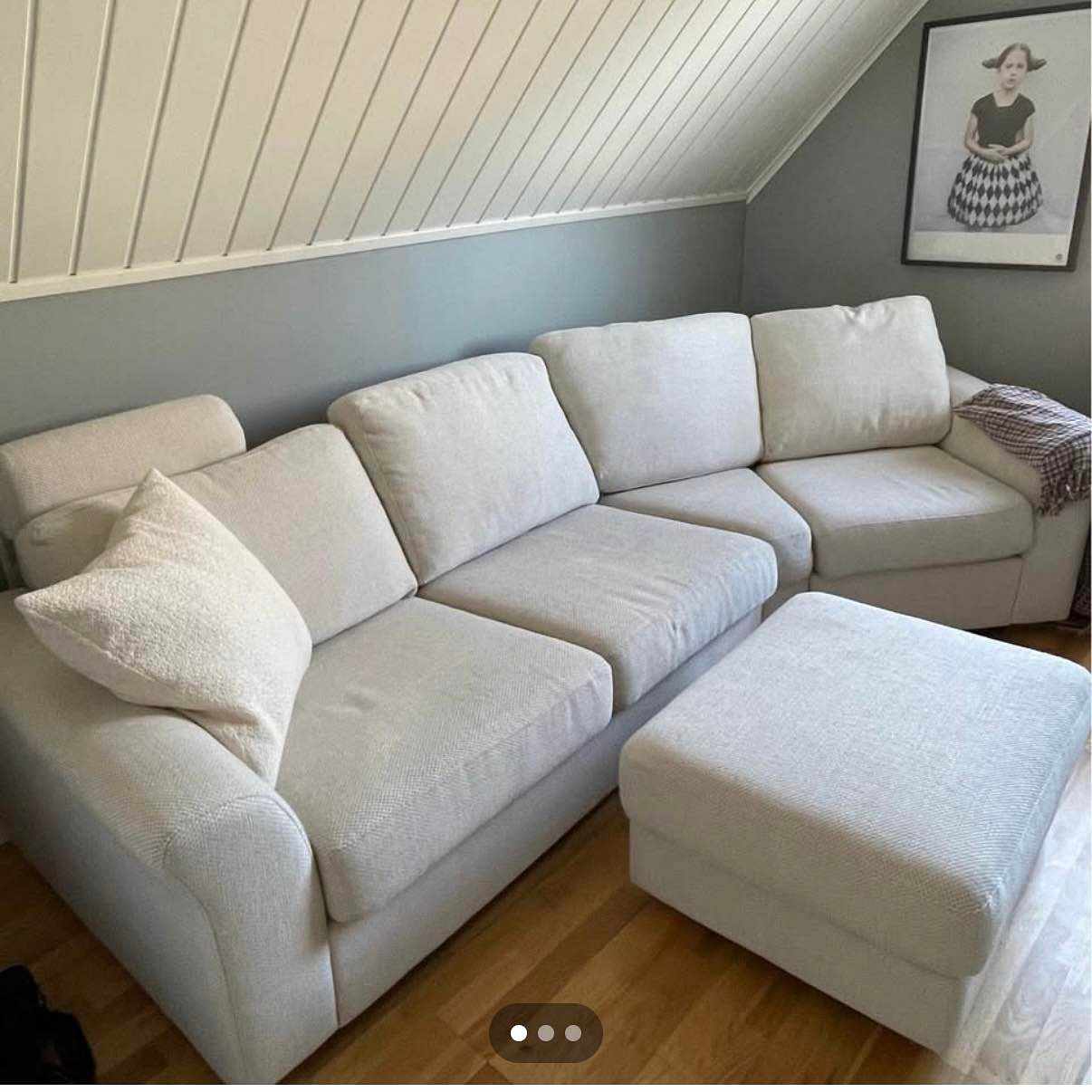 image of En soffa & fotpall - 