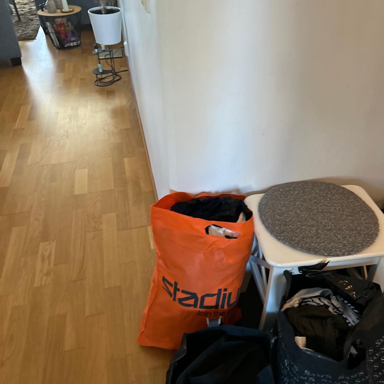 image of Några påsar med textilier - Västra Hamnen