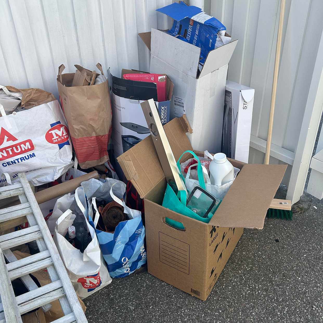 image of Cardboard, recycling - Täby