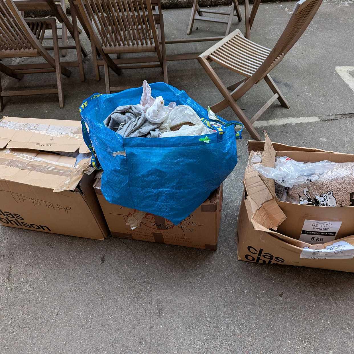 image of Kartonger med avfall - Stockholm