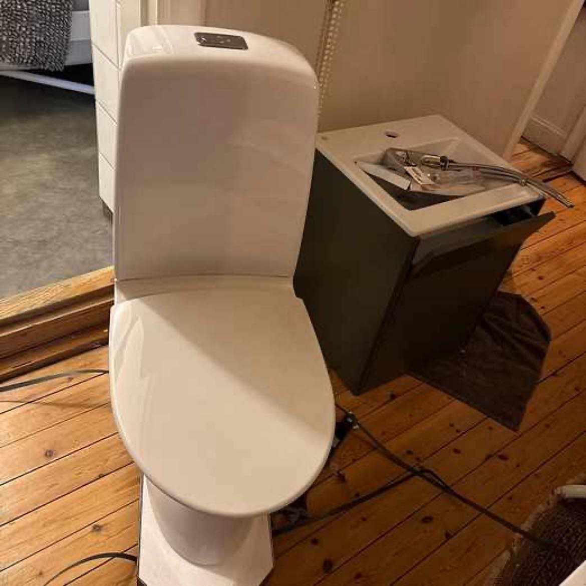image of Toalett badkar och kommod - 