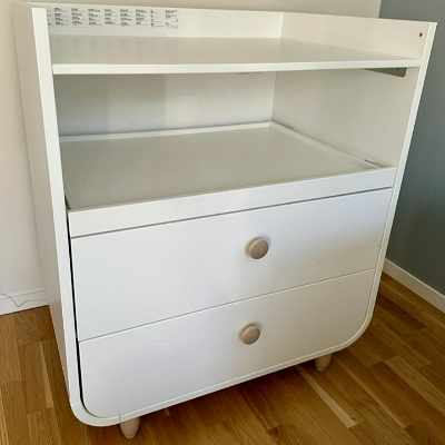 image of Deliver the nurse table - 