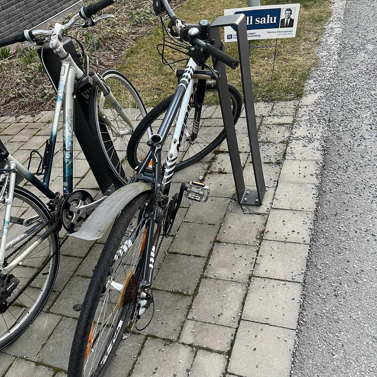 image of Fastlåst cykel - Täby
