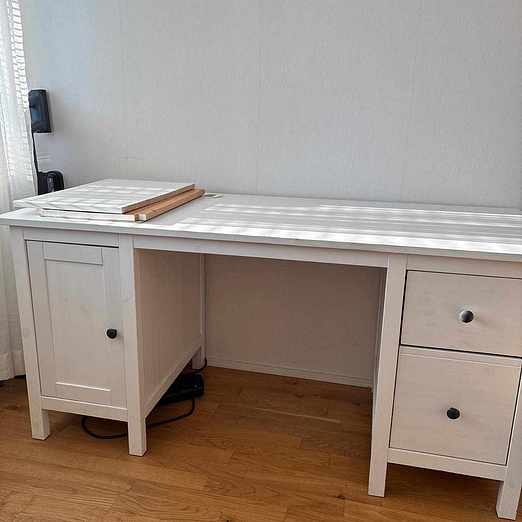 image of Ikea HEMNES skrivbord - Farsta