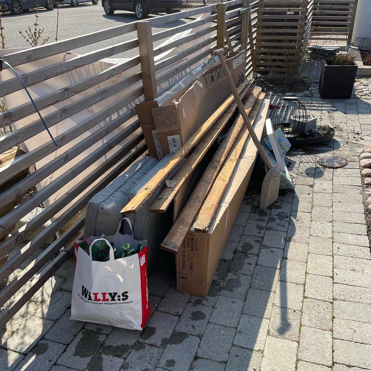image of Kartonger, ett par brädor - Malmö