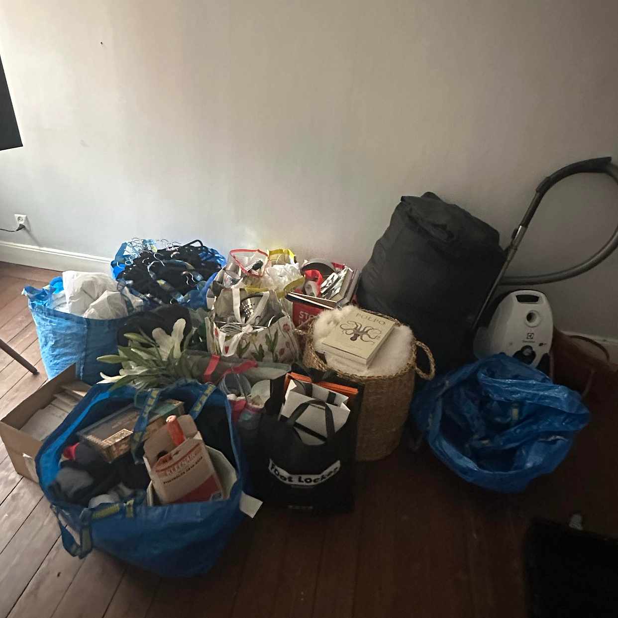 image of Move Mattresses/TV/Bags - 