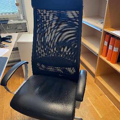 image of Skrivbord och stolar - 