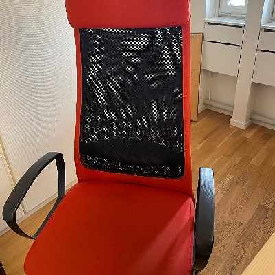 image of Skrivbord och stolar - 