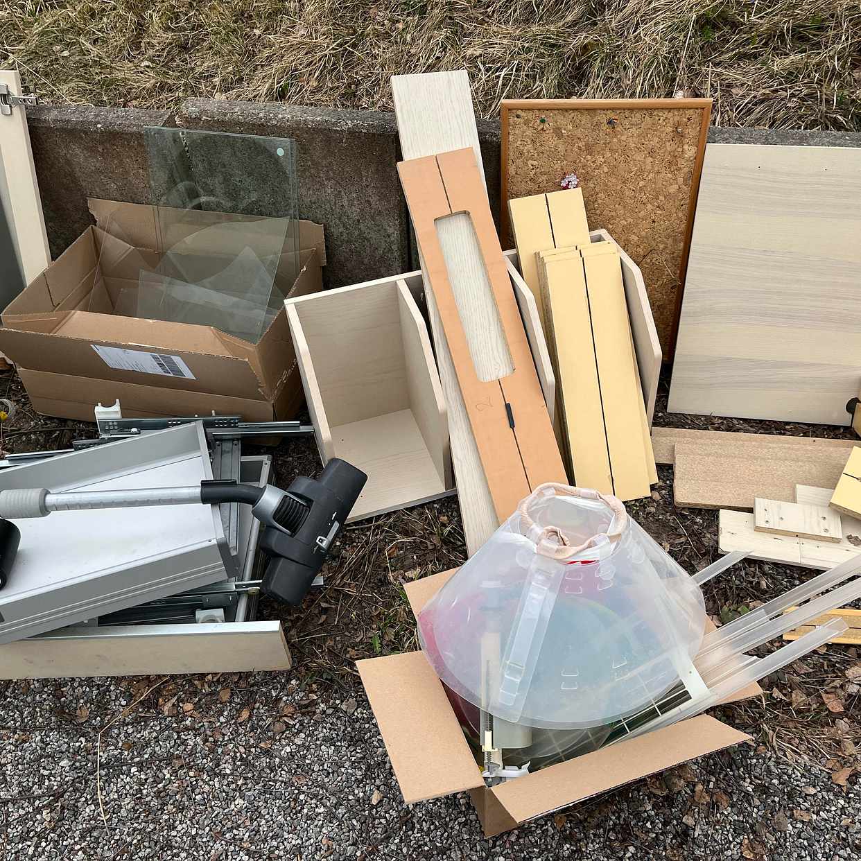 image of Skåp, glas, elektronik, - Enebyberg
