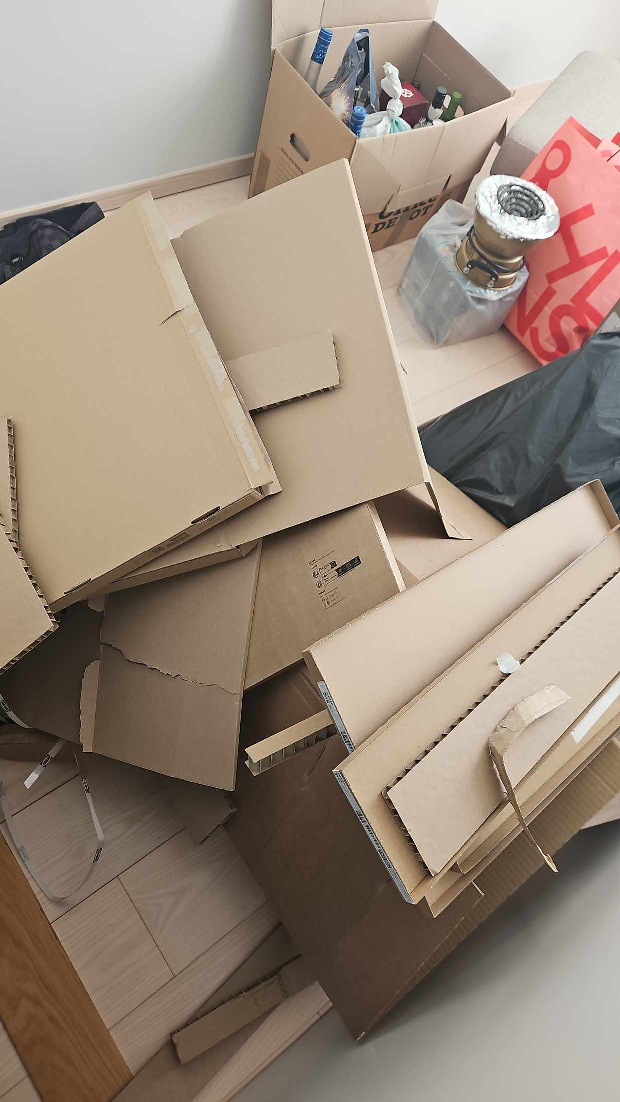 image of Cardboard boxes and plast - Bromma