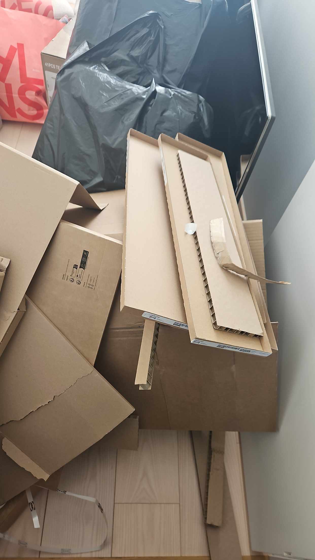 image of Cardboard boxes and plast - Bromma