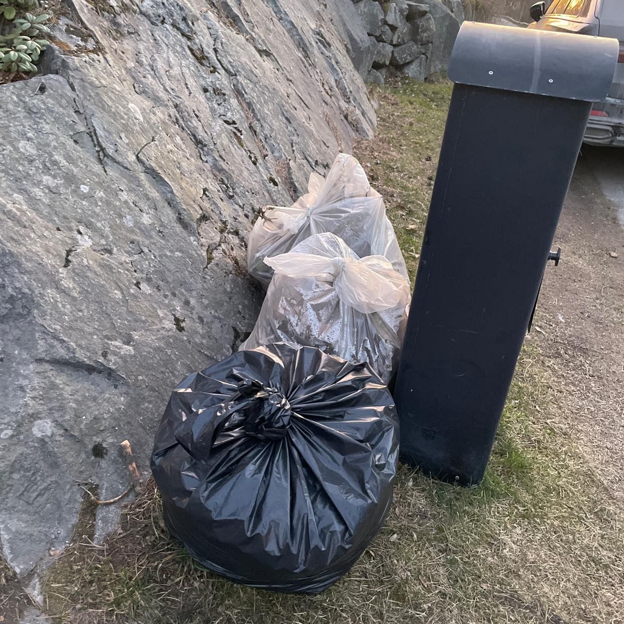image of Pick up 3 small bags - Stocksund