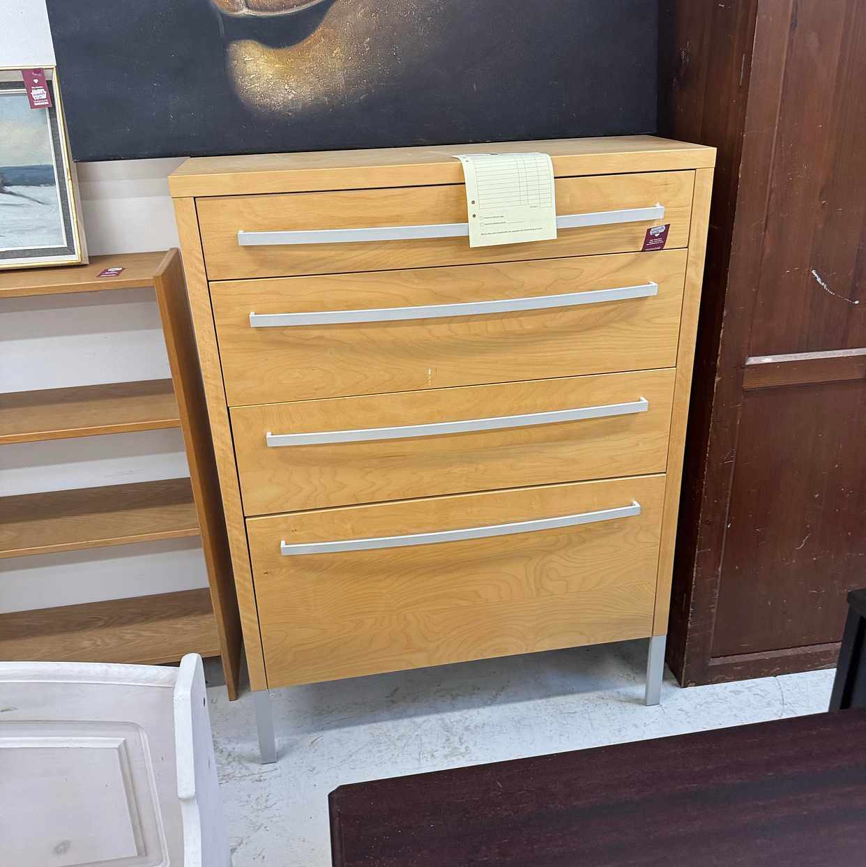 image of Byrå, sängbord, matbord. - 
