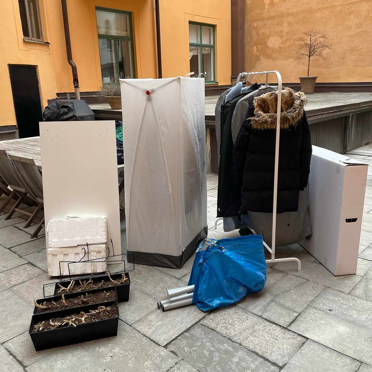 image of Flytta klädhängare, bord - 