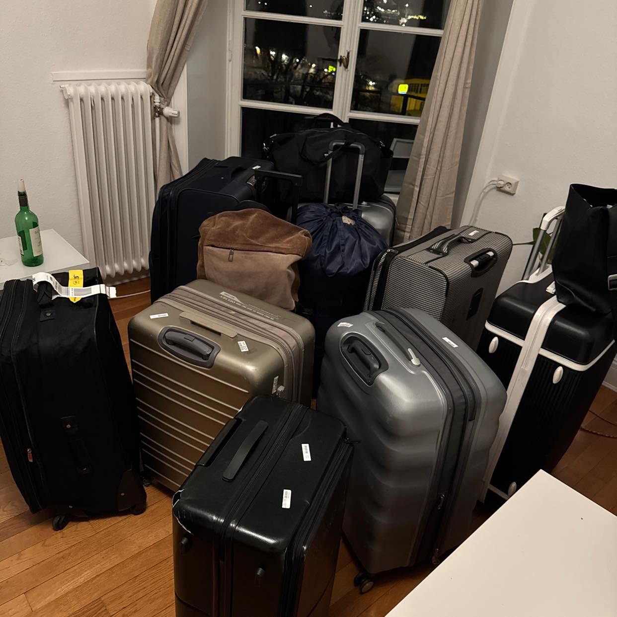 image of Move suitcases - 