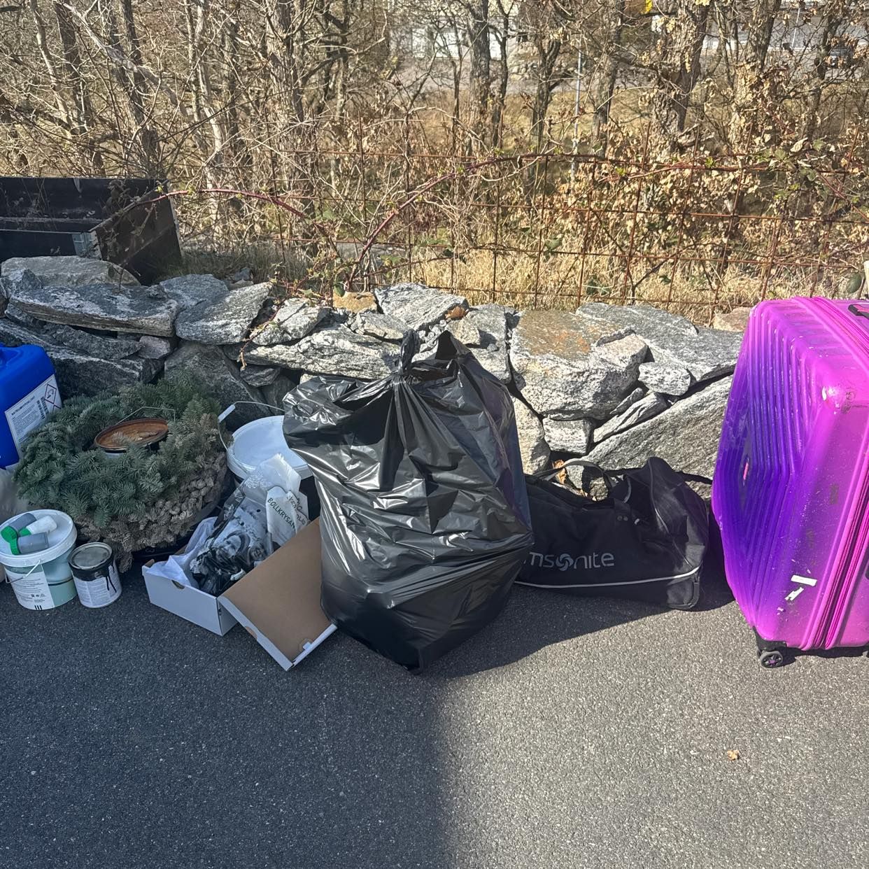 image of Kasta skräp. - Billdal