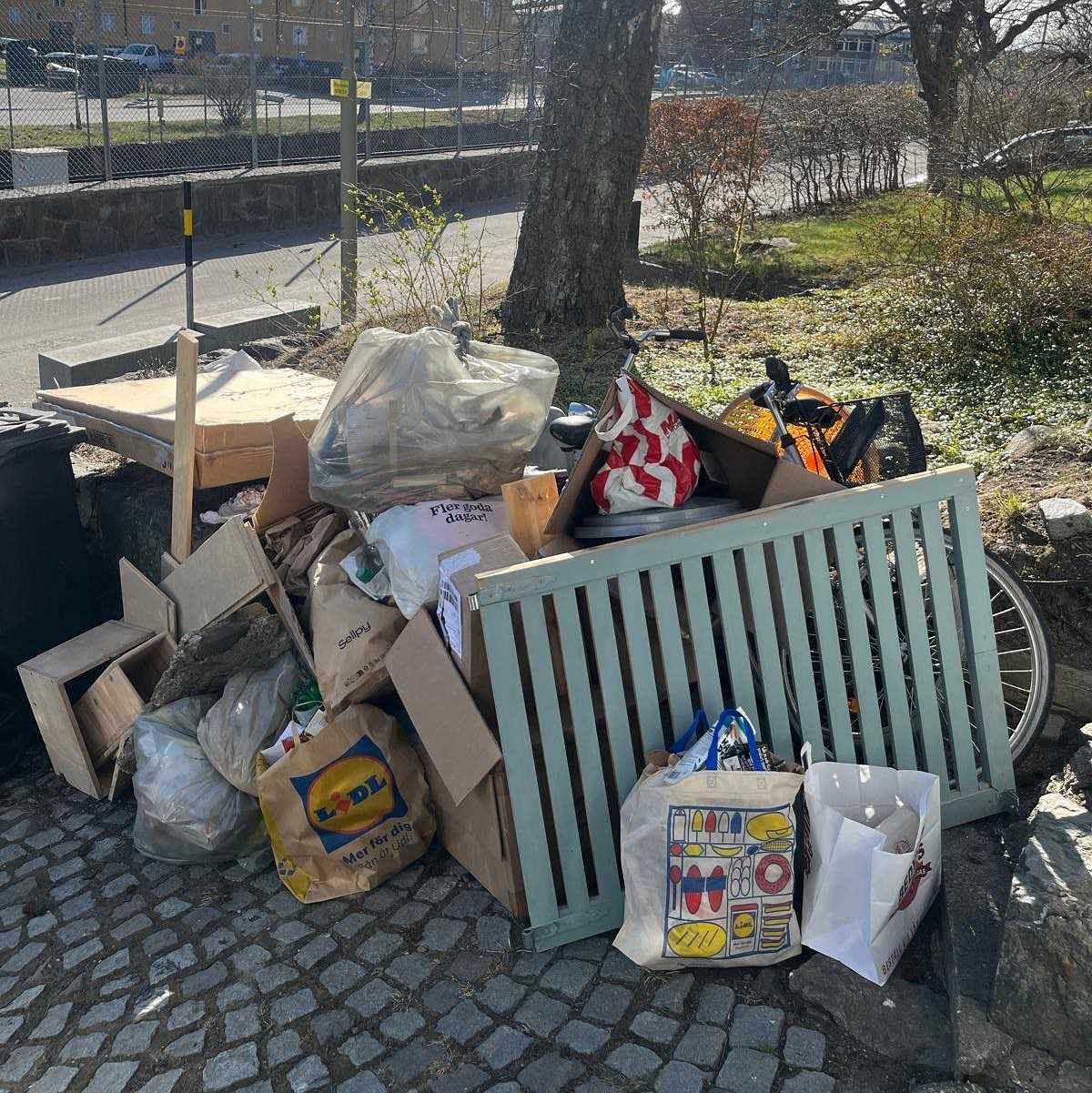 image of Diverse skräp - EJ CYKLAR - Enskede Gård