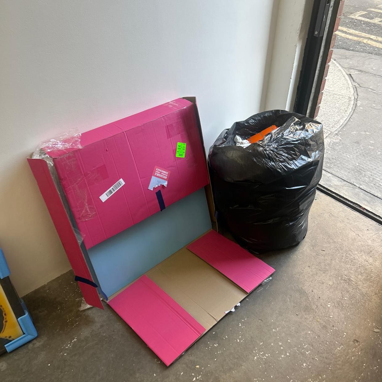 image of Small easy pick up trash - London