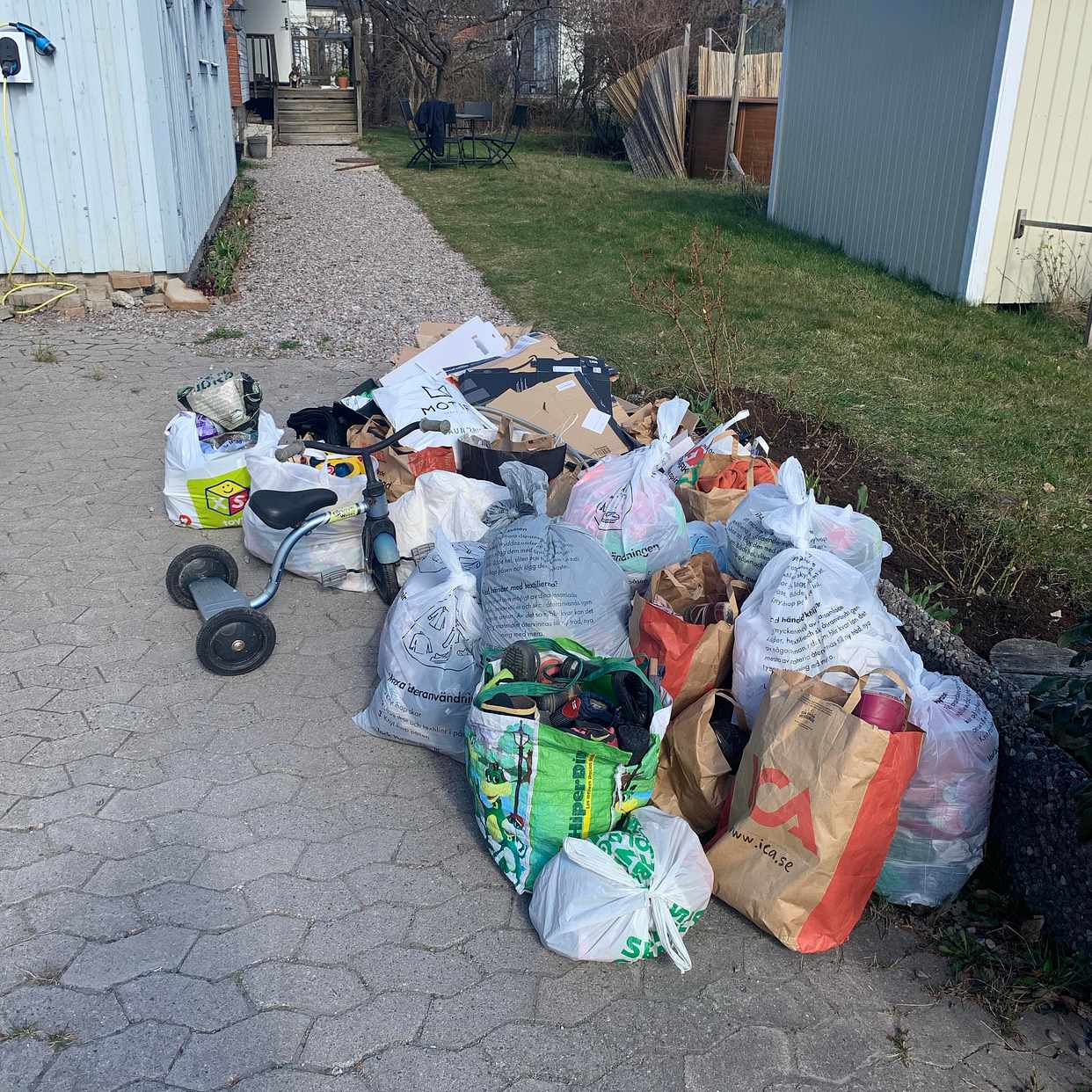 image of Kartonger, återbruk etc - Vällingby