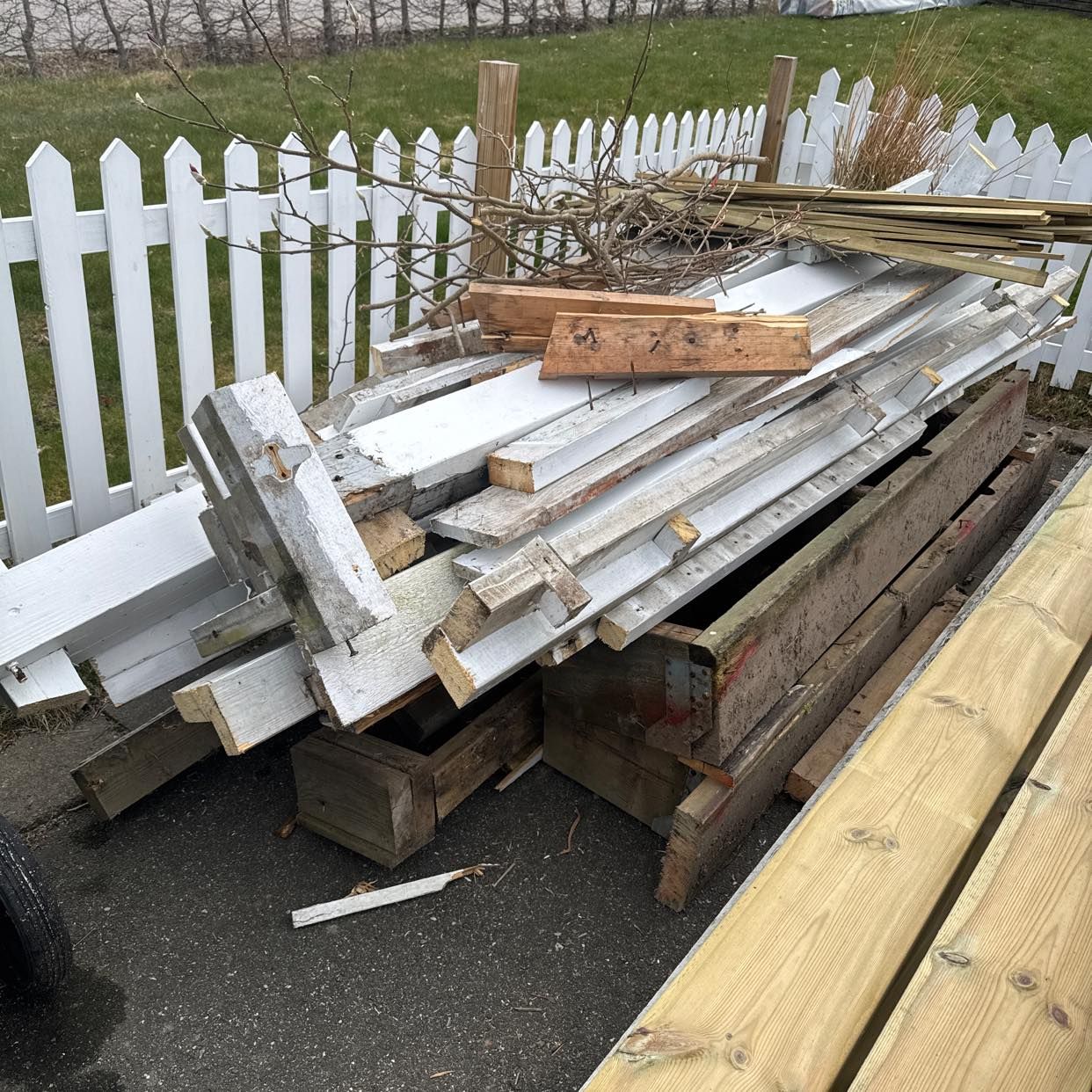 image of Trä samt brännbart avfall - Alingsås
