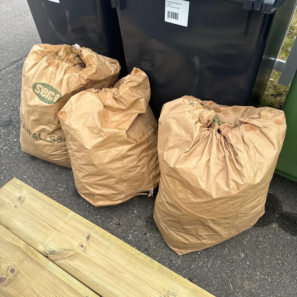 image of Trä samt brännbart avfall - Alingsås