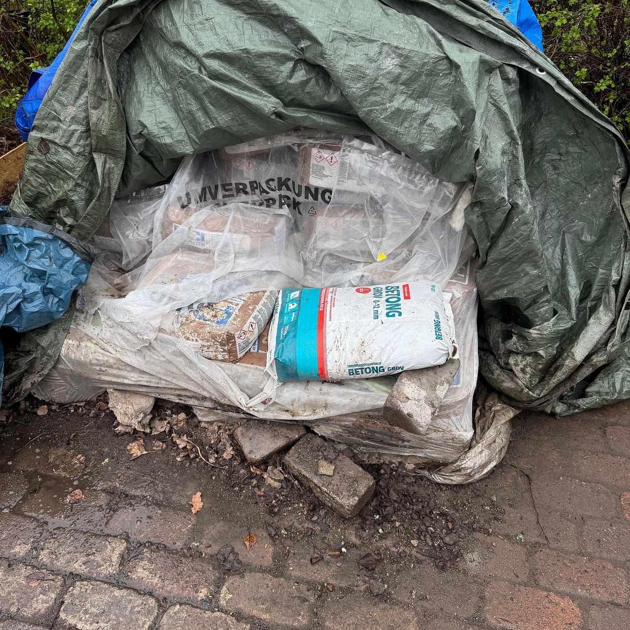 image of Pallet of cement bags - Täby