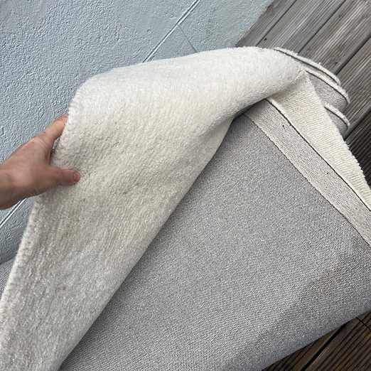 image of 2,5 x 3,5 white wool rug - Enskede
