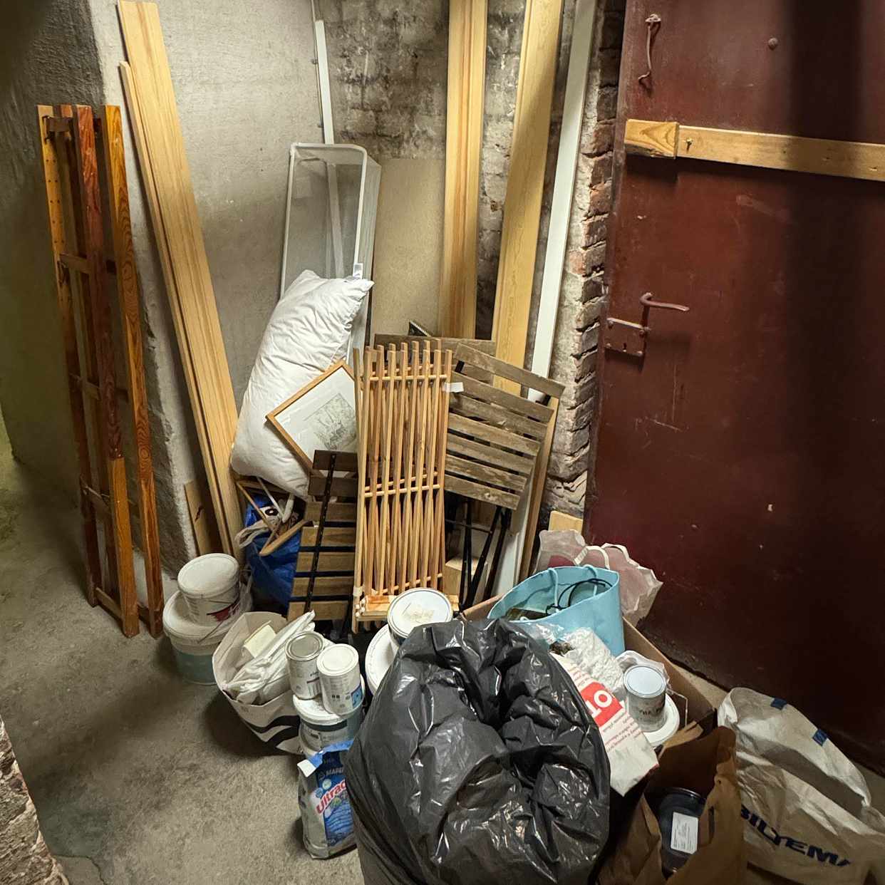 image of Mixed waste from basement - Norrmalm