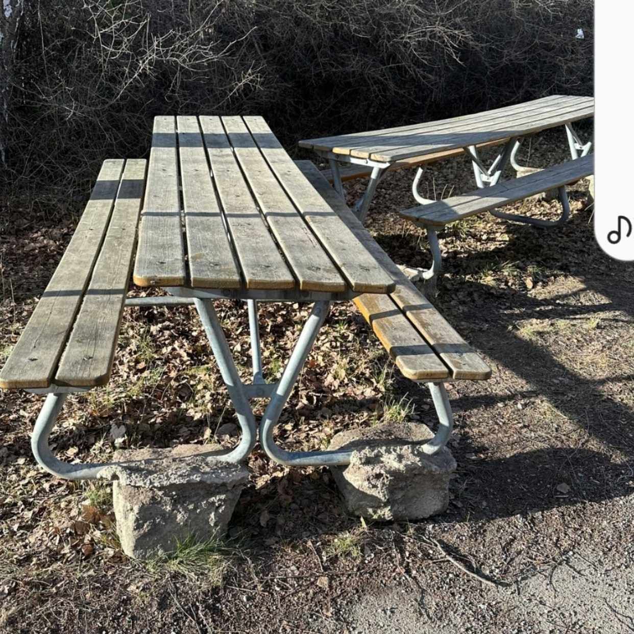 image of 2 st bänkar för skrotning - Kista