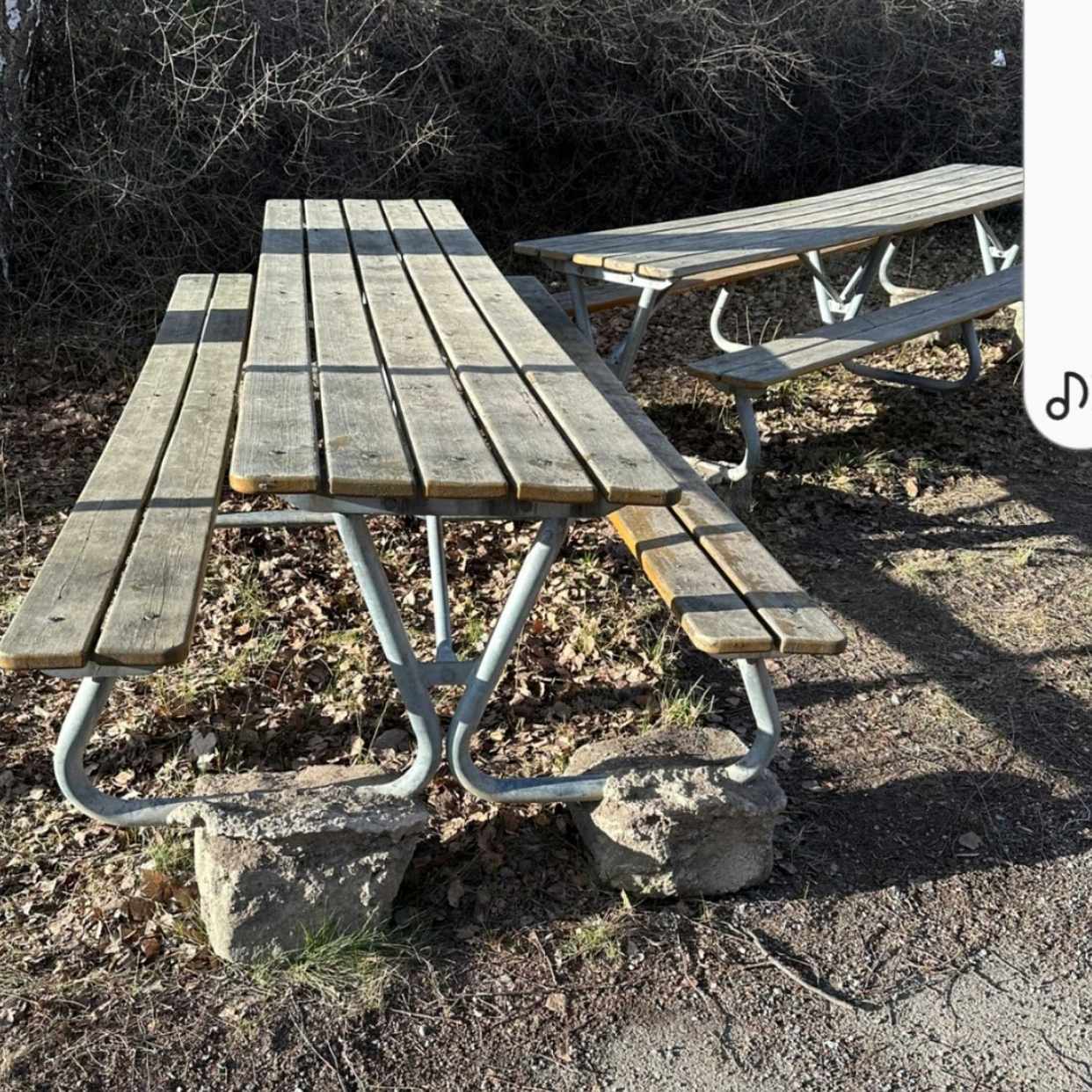 image of 2 bänkar för skrotning - Kista