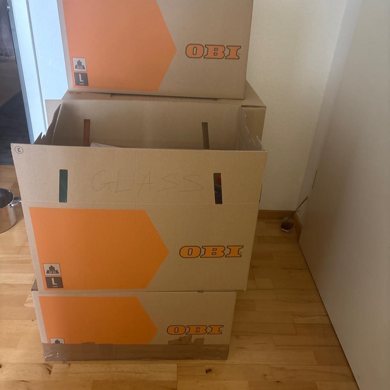 image of Boxes and some few bags - 
