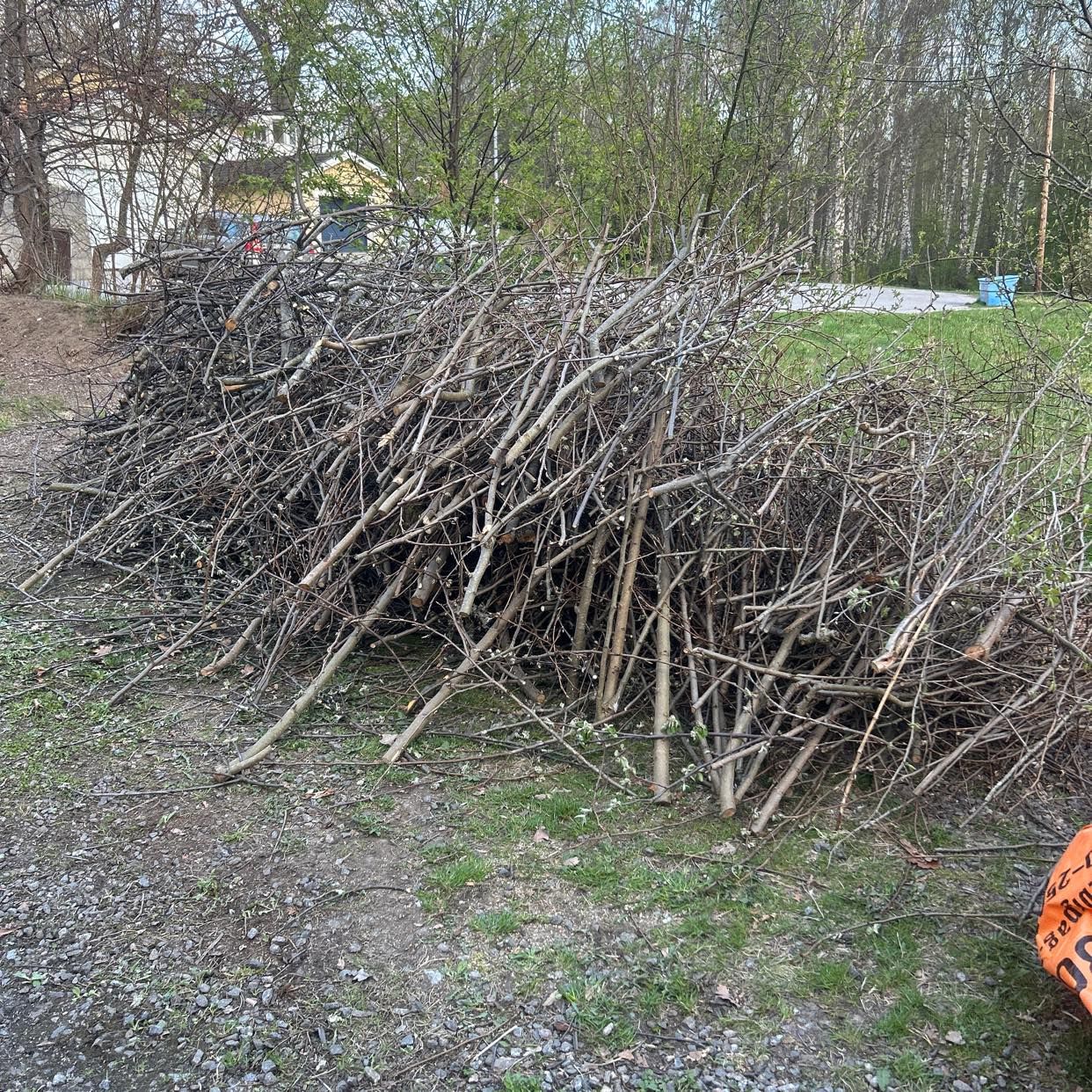 image of Ris och grenar - Huddinge