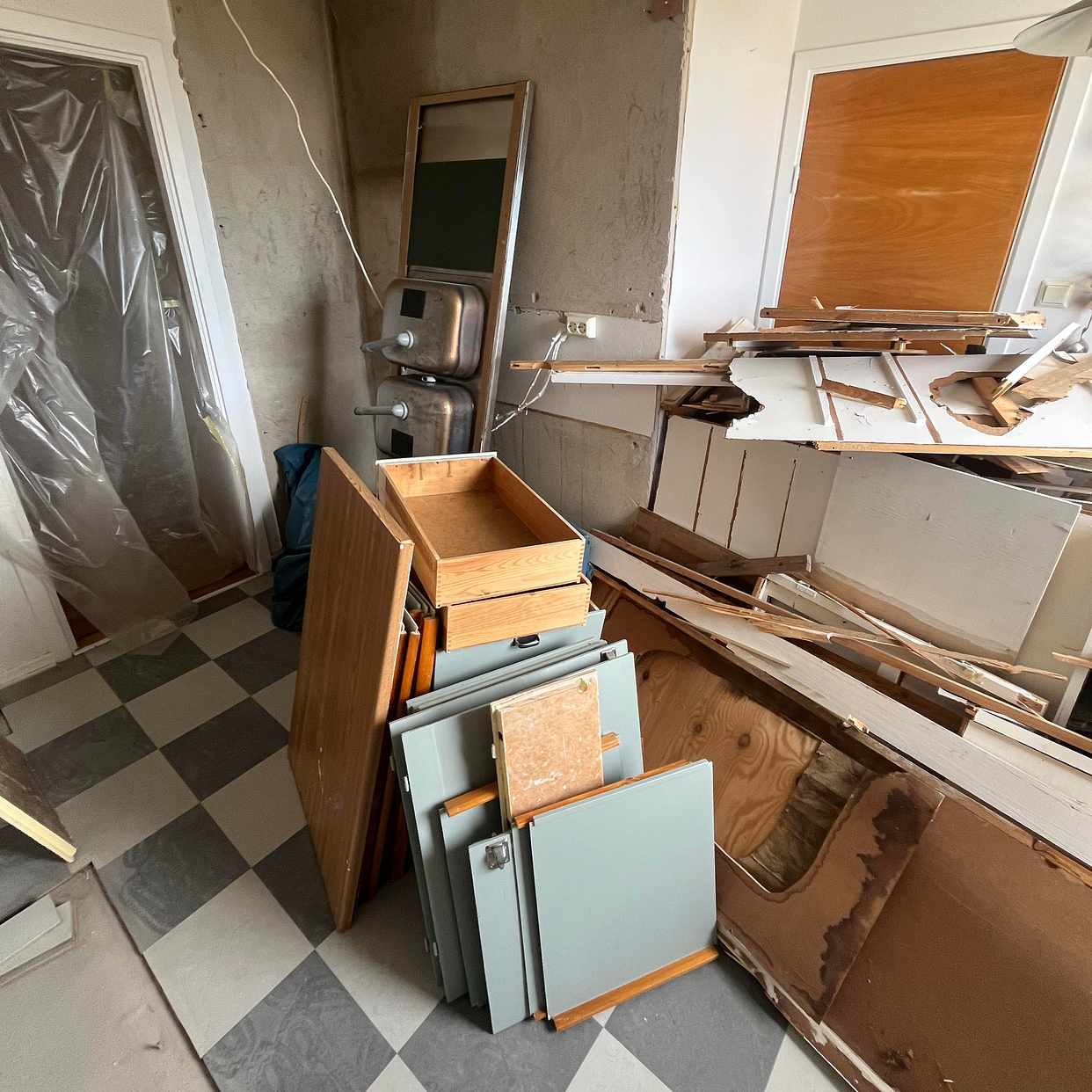 image of Old kitchen waste - Bromma