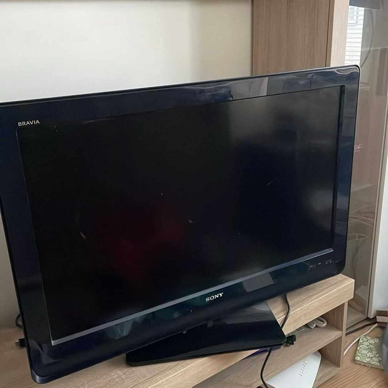 image of 2 enkel sängar + 1 tv - Vallentuna