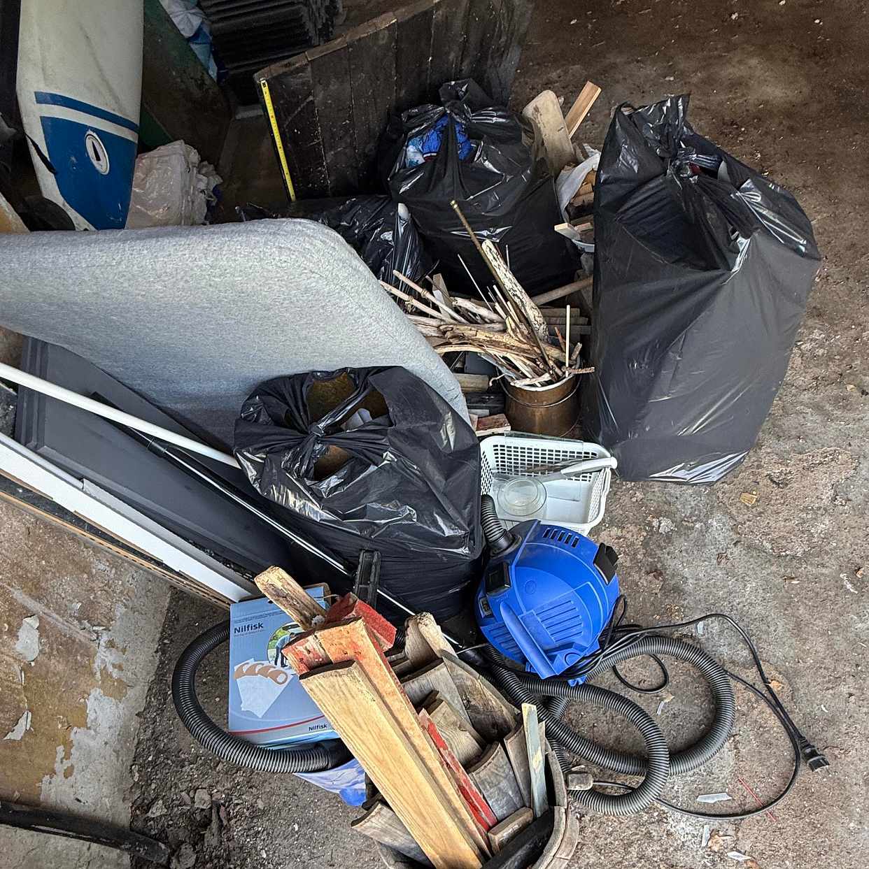 image of Säckar trä 3 möbler för å - Göteborg