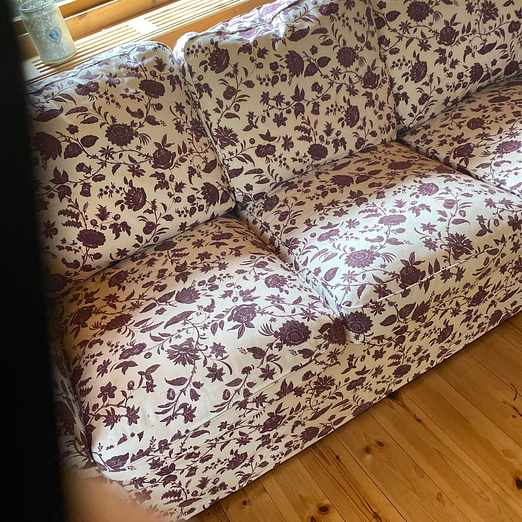 image of Blommig soffa - Ingarö