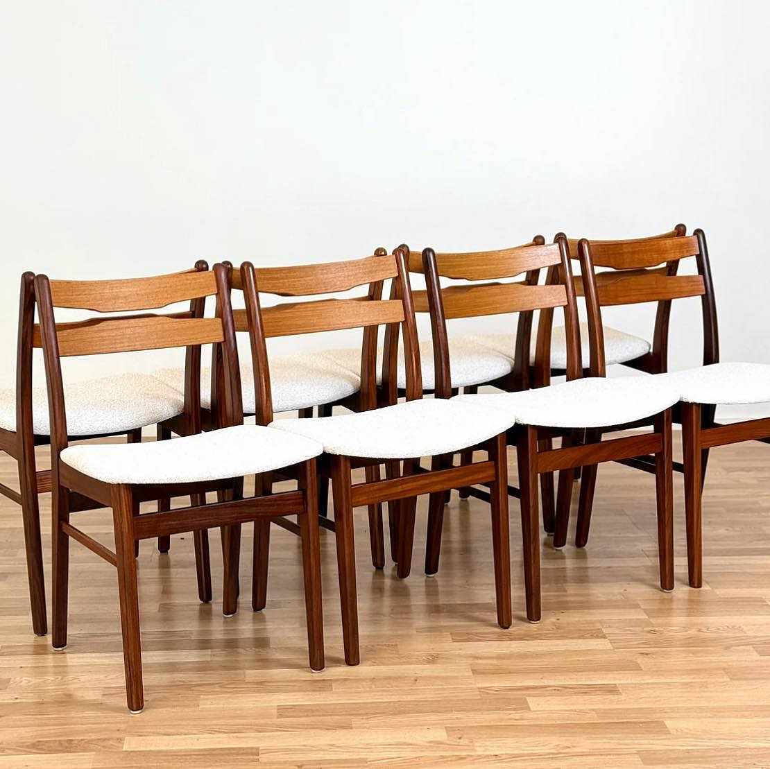 image of 8 chairs to move - 