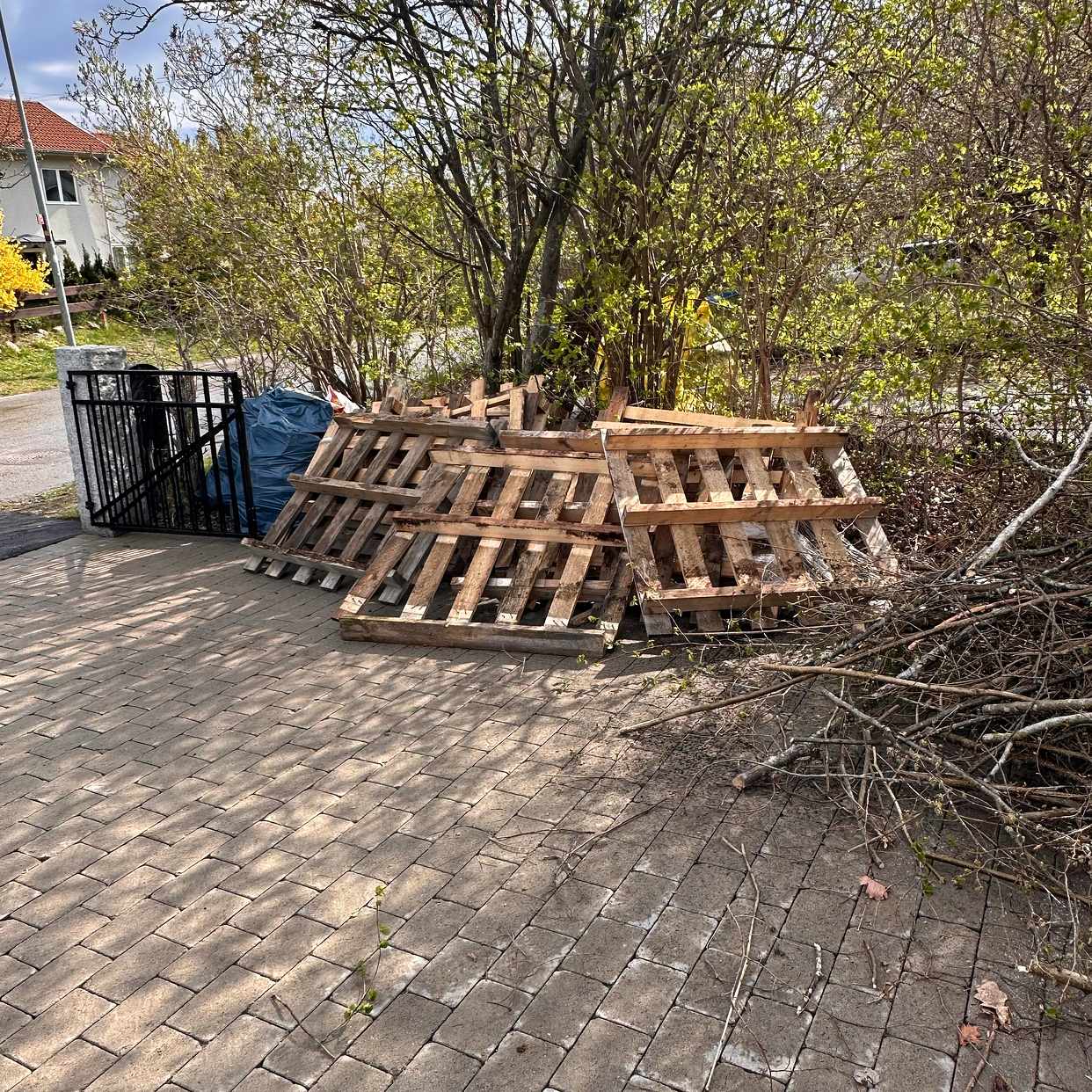 image of Skräp till tippen - Sollentuna